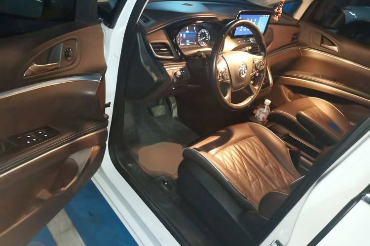 别克GL8 2022款 陆上公务舱 652T 豪华型中控内饰7003