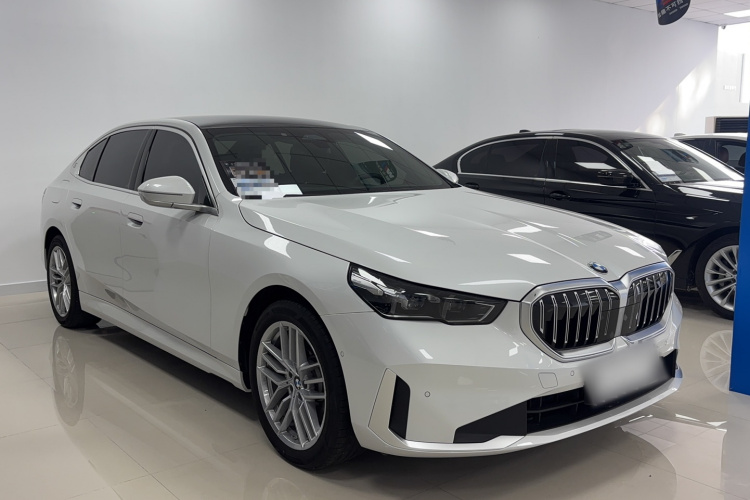 宝马5系 2024款 525Li 豪华套装车身外观6008