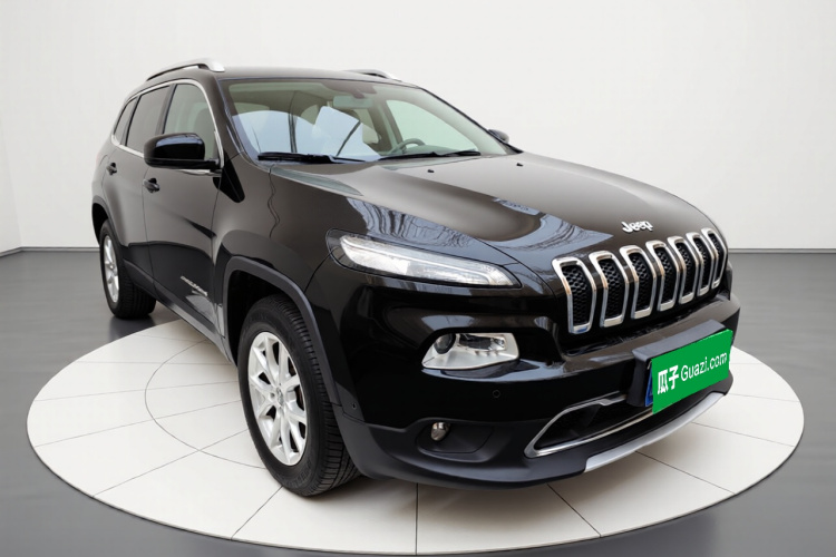 Jeep 自由光 2016款 2.4L 专业智能版车身外观3