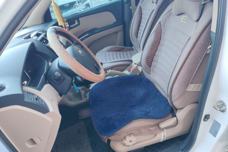 起亚 狮跑 2013款 2.0L 手动两驱版GL中控内饰19