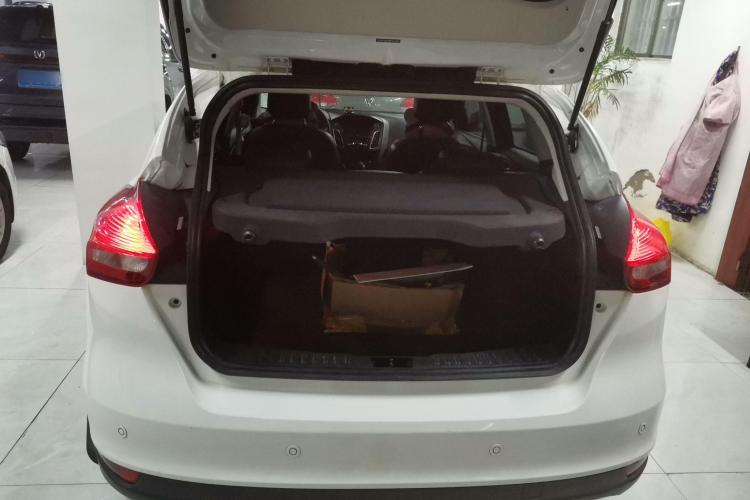 福特 福克斯 2018款 两厢经典 1.6L 自动风尚型智行版中控内饰23