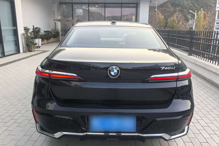 宝马7系 2023款 740Li 领先型 M运动套装车身外观6006