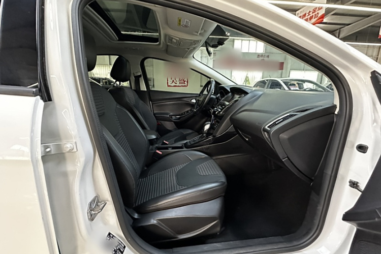 福特 福克斯 2017款 两厢 1.6L 自动风尚型智行版中控内饰7005