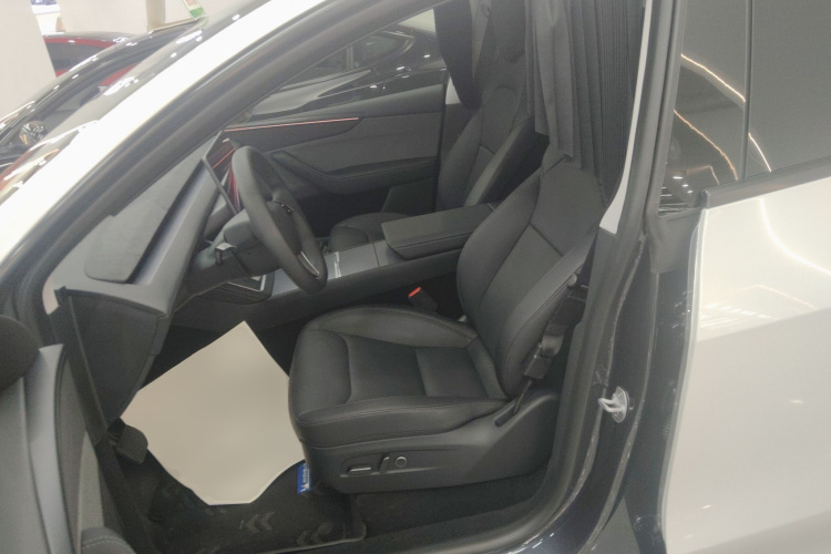 特斯拉 Model Y 2025款 后轮驱动 首发版中控内饰19