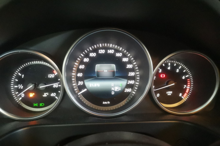 奔驰E级 2015款 E 200 L局部细节14