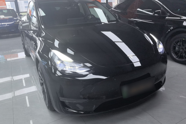 特斯拉 Model Y 2023款 高性能全轮驱动版车身外观3