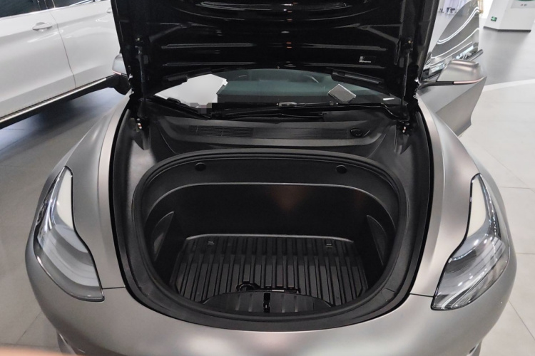 特斯拉 Model 3 2022款 后轮驱动版机舱底盘24