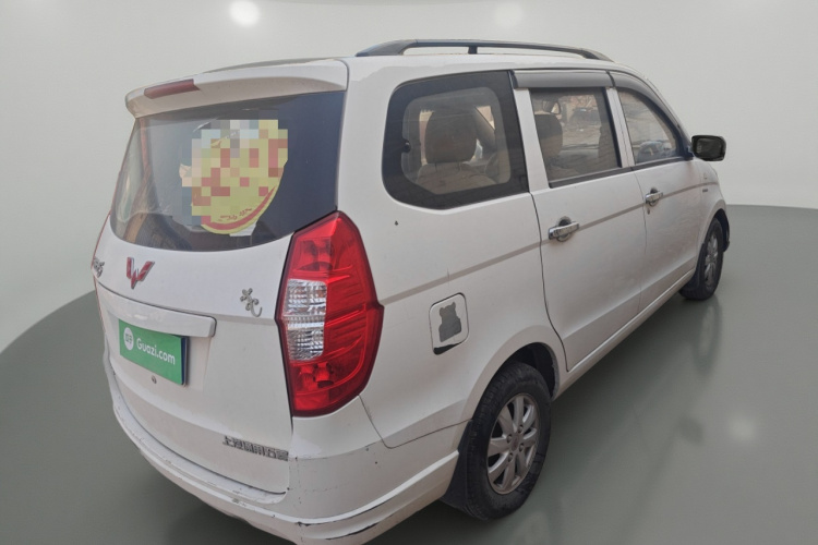 五菱汽车 五菱宏光 2016款 1.5L S舒适型车身外观7