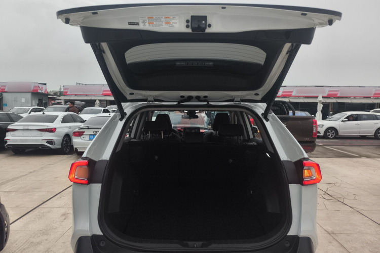 丰田 威兰达 2021款 2.0L CVT四驱豪华版机舱底盘23