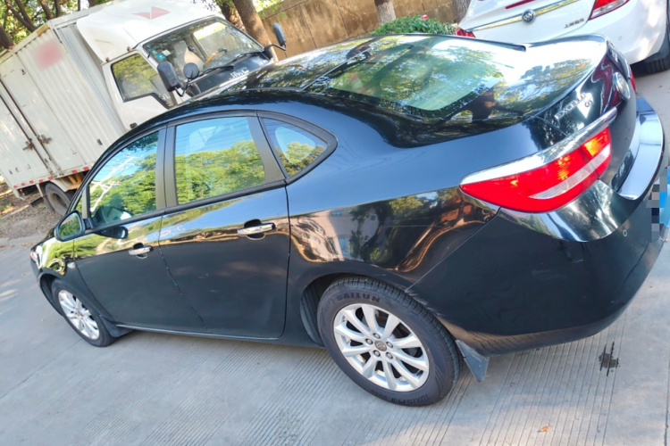 别克 英朗 2013款 GT 1.6L 自动时尚版车身外观4