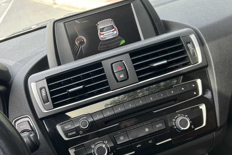 宝马1系(进口) 2016款 118i 领先型中控内饰7006