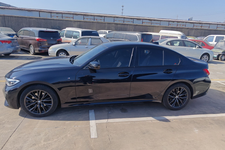 宝马3系 2020款 改款 325i M运动曜夜套装车身外观4