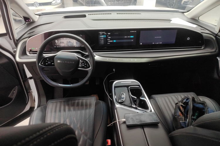 上汽大通MAXUS 大通G90 2022款 2.0T 星际旗舰版中控内饰12