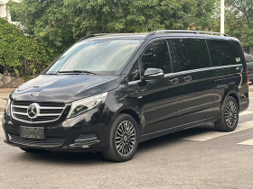 奔驰V级 2018款 V 260 L 尊贵加长版 国VI
