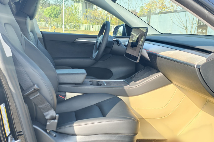 特斯拉 Model Y 2023款 后轮驱动版中控内饰7013