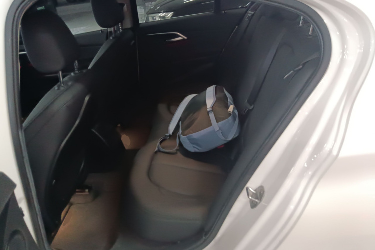 宝马1系 2018款 118i 运动型中控内饰21