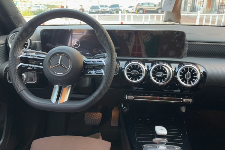 奔驰A级 2025款 A 200 L 时尚型中控内饰7003