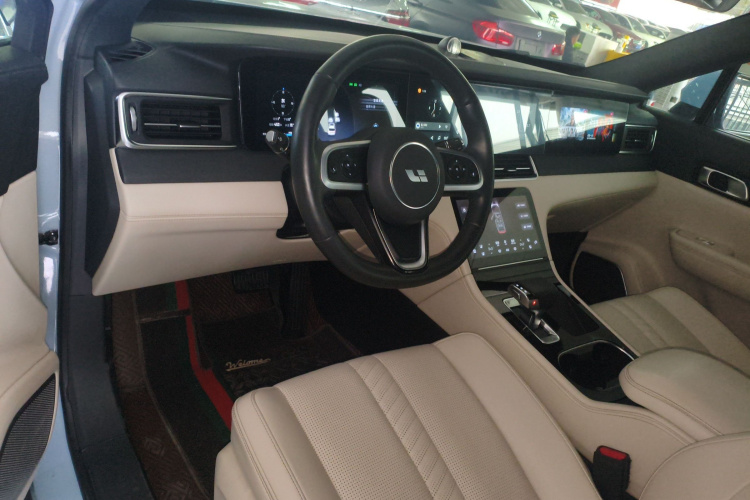 理想汽车 理想ONE 2020款 增程6座版中控内饰12