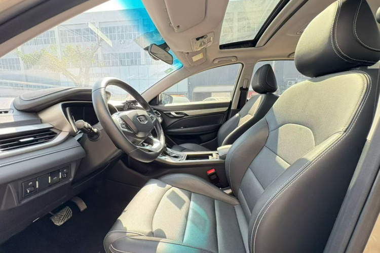 吉利汽车 帝豪 2019款 领军版 1.5L CVT向上互联型 国VI中控内饰7001