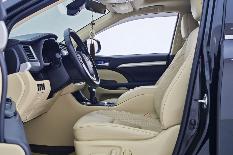 丰田 汉兰达 2018款 2.0T 四驱豪华版 7座 国V中控内饰7010