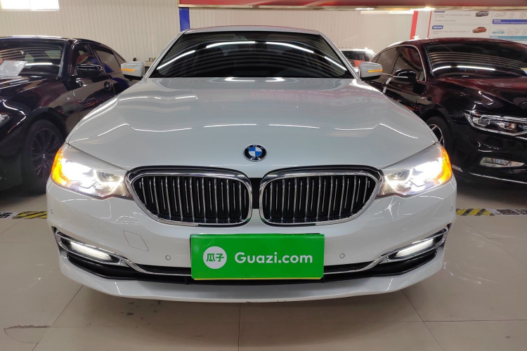 宝马5系 2018款 改款 530Li 领先型 豪华套装车身外观2