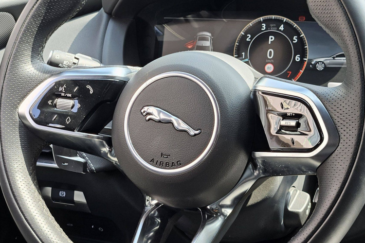 捷豹XEL 2023款 2.0T 250PS R-DYNAMIC S进取运动版中控内饰7008