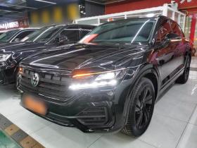 大众 途锐 2022款 3.0TSI 锐享版 曜黑运动套装