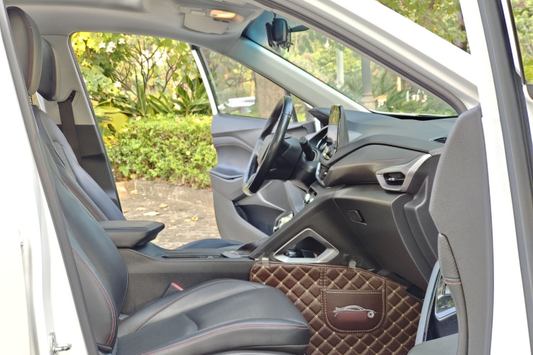 雪佛兰 沃兰多 2018款 Redline 530T 自动纵享版（5+2款） 国V中控内饰7001