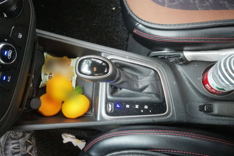 现代 悦纳 2016款 1.4L 自动炫酷版GLS局部细节18