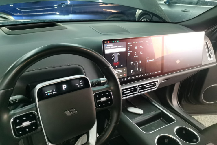 理想汽车 理想L9 2022款 Max中控内饰7002