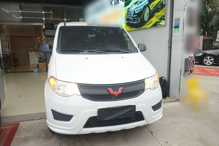 五菱汽车 五菱宏光 2018款 1.5L 经典款S基本型车身外观2