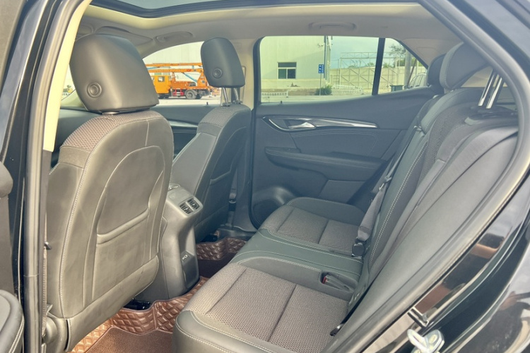 别克 2022款 昂科威S 552T 两驱精英型中控内饰7003