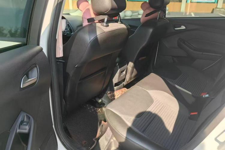 福特 福克斯 2018款 两厢经典 1.6L 自动风尚型智行版中控内饰21