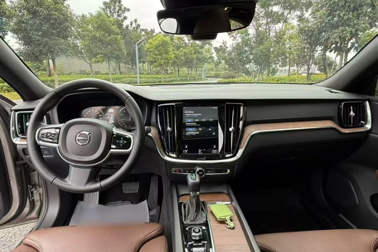 沃尔沃S60 2021款 T4 智远豪华版中控内饰7006
