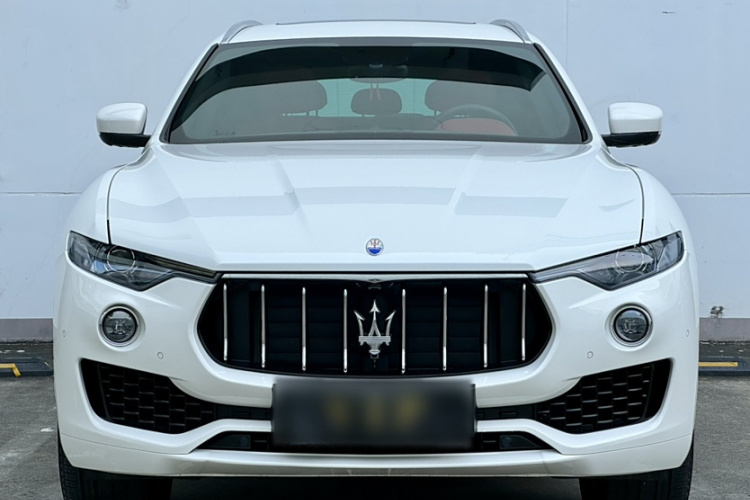 玛莎拉蒂 Levante 2018款 3.0T 豪华杰尼亚版车身外观6011