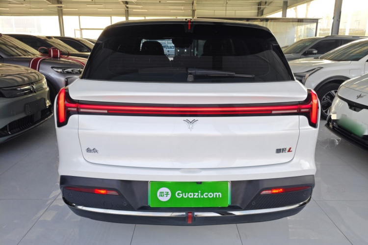 哪吒汽车 哪吒L 2024款 增程 220 闪充版车身外观6004