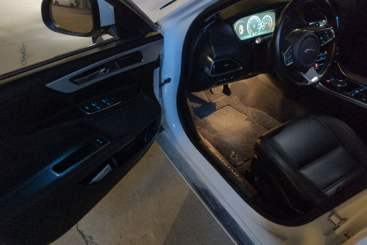 捷豹XEL 2018款 2.0T 250PS 尊享版中控内饰20