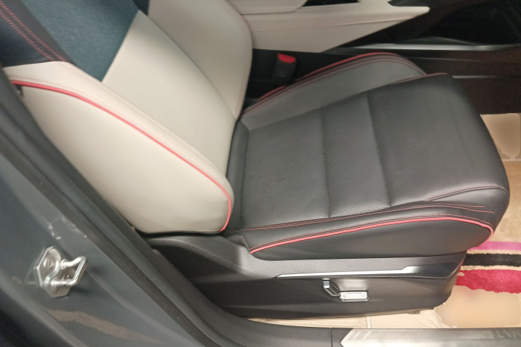 领克06 2020款 1.5T 耀Halo中控内饰41