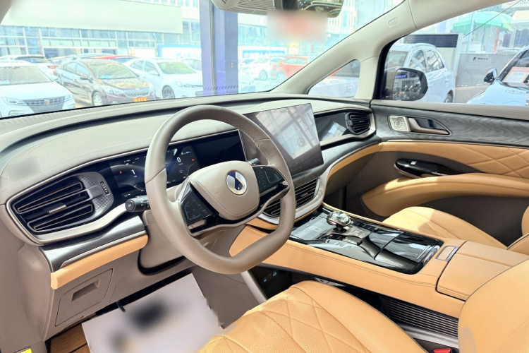 腾势D9 2022款 DM-i 1040 尊贵型中控内饰7006