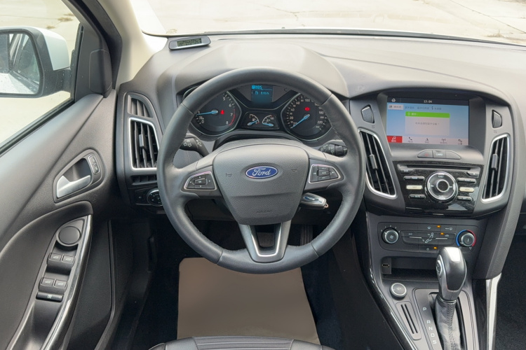 福特 福克斯 2018款 两厢经典 1.6L 自动风尚型智行版局部细节13