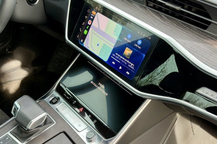 奥迪A6L 2023款 改款 55 TFSI quattro 尊享动感型中控内饰7010