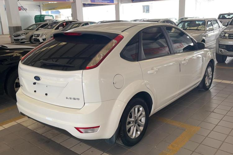 福特 福克斯 2013款 两厢经典 1.8L 自动基本型车身外观6003