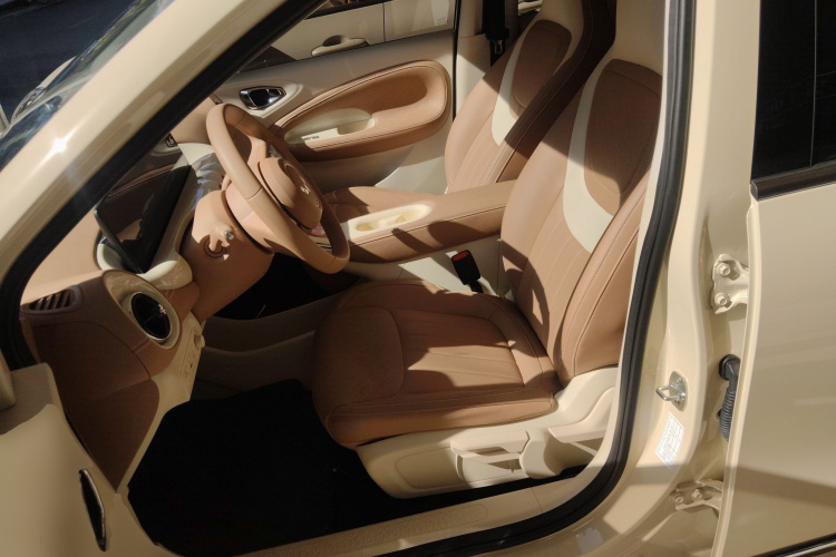 五菱汽车 五菱缤果 2025款 333km 灵犀互联款中控内饰19