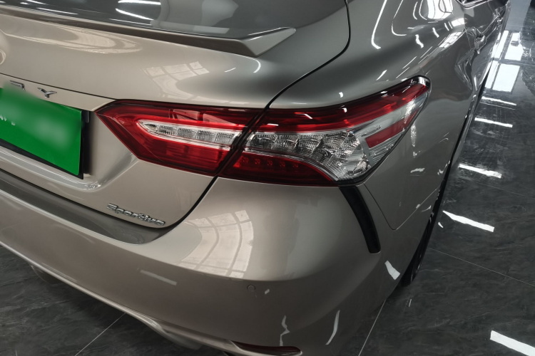 丰田 凯美瑞 2021款 2.0S 锋尚版车身外观9