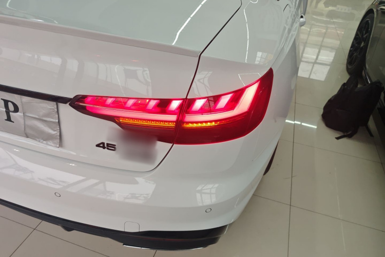 奥迪A4L 2023款 45 TFSI quattro 臻选动感型车身外观9