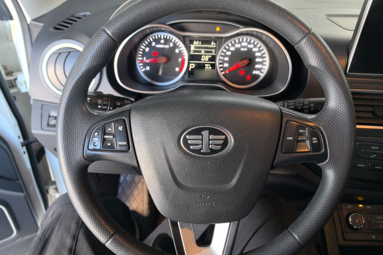 奔腾X40 2019款 1.6L 自动互联智酷型 国VI中控内饰13