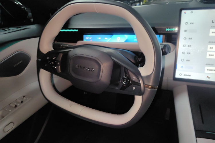 领克Z10 2024款 95kWh 702km四驱智驾Ultra中控内饰13