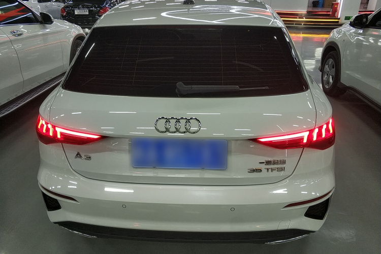奥迪A3 2021款 Sportback 35 TFSI 时尚运动型车身外观6