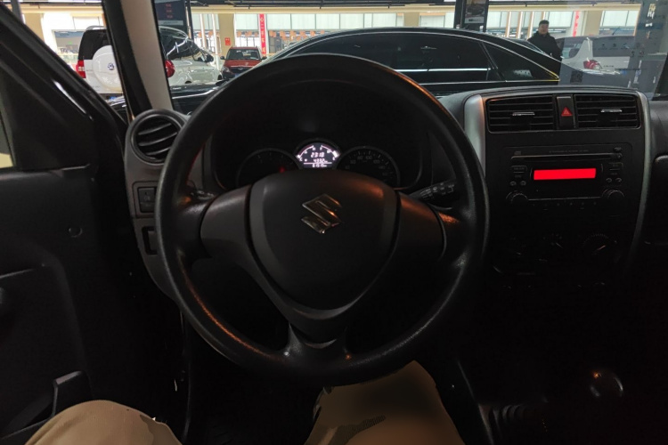 铃木 吉姆尼 2015款 1.3 MT JLX局部细节13