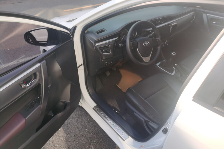 丰田 雷凌 2016款 1.6G 手动精英版中控内饰7002